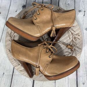 Coach Oxford Platform Pumps Tan Leather Lace Up Tassel Preppy Vintage Boho Chic